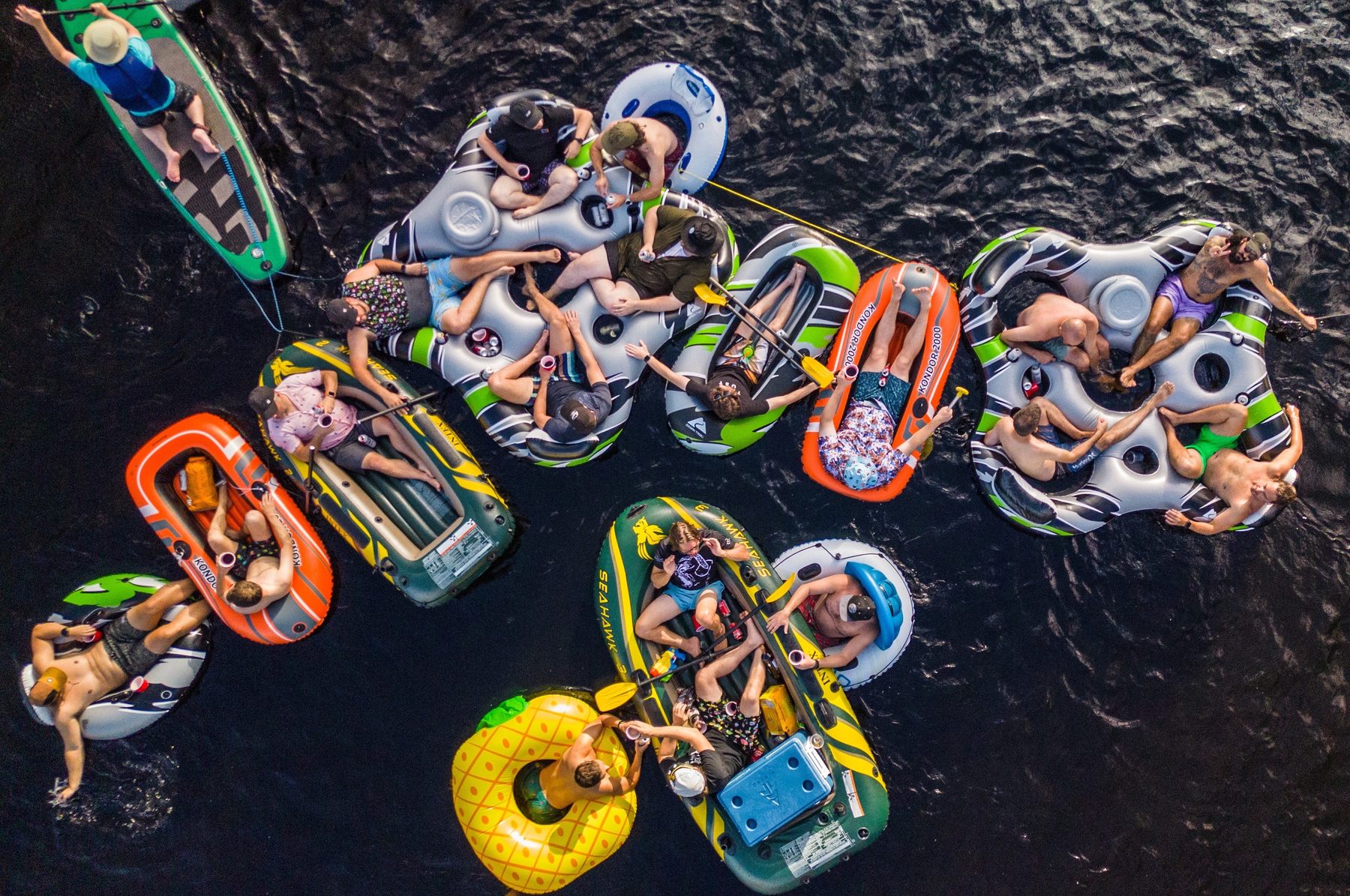 Île flottante sur le lac